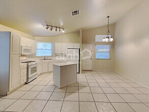 5497 Morning Swim Ln in Las Vegas, NV - Building Photo - Building Photo