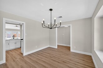 5743 Ludington Dr in Houston, TX - Building Photo - Building Photo