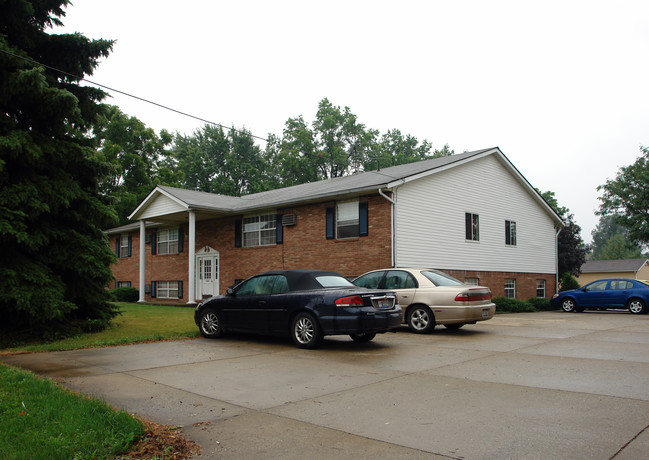 3804 Timberview St NW in North Canton, OH - Foto de edificio - Building Photo