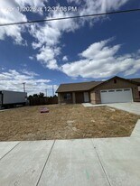 536 Benrus Ave in Corcoran, CA - Building Photo