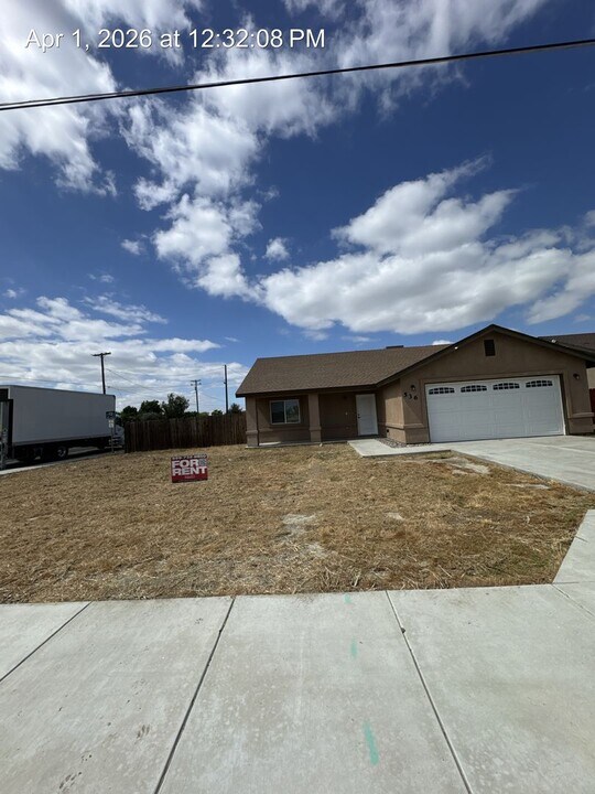 536 Benrus Ave in Corcoran, CA - Building Photo