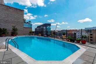 2201 L St NW in Washington, DC - Building Photo - Building Photo