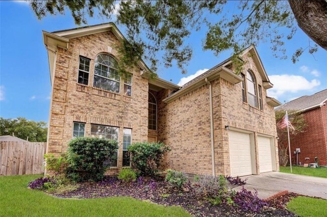 17015 Maricella Cir in Houston, TX - Building Photo - Building Photo