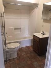 9527 W Main St in Kalamazoo, MI - Foto de edificio - Building Photo