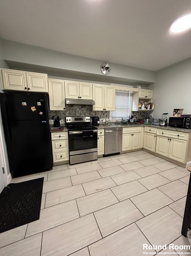 12 Wallingford Rd, Unit 1