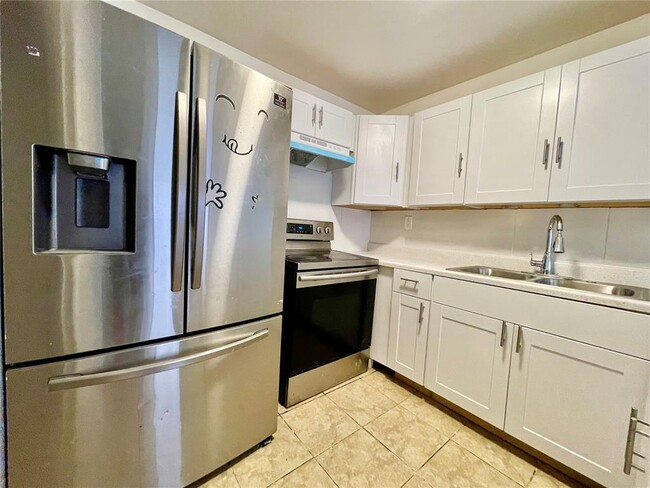 2621 Riverland Dr, Unit A in Fort Lauderdale, FL - Foto de edificio - Building Photo