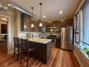 1946 W Newport Ave in Chicago, IL - Building Photo - Building Photo