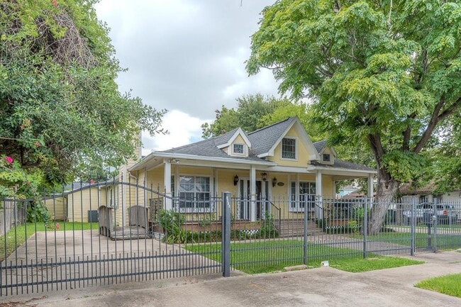 property at 1535 W 25th St