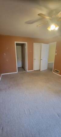 2792 Rolling Green Pl, Unit 3 bed, 2 ba, ranch $2100 in Macungie, PA - Building Photo - Building Photo