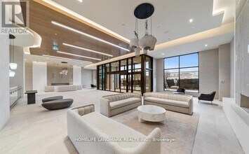 8960 Jane St in Vaughan, ON - Building Photo - Building Photo