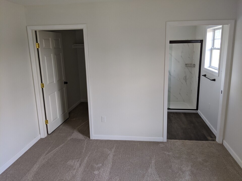 38 Davey Dr in Peru, NY - Building Photo