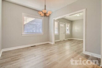 908 Bryan St, Unit E-1310 in Nashville, TN - Foto de edificio - Building Photo