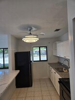 1305 NE 146th St in Miami, FL - Building Photo