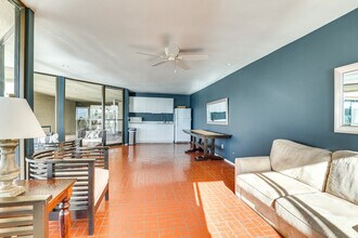 4513 Cove Dr, Unit SI ID1308070P in Carlsbad, CA - Foto de edificio - Building Photo