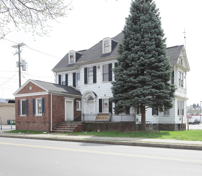 28 Academy St in Wilkes-Barre, PA - Building Photo