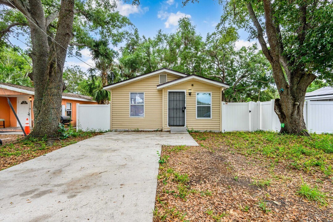 3703 E North Bay St in Tampa, FL - Building Photo