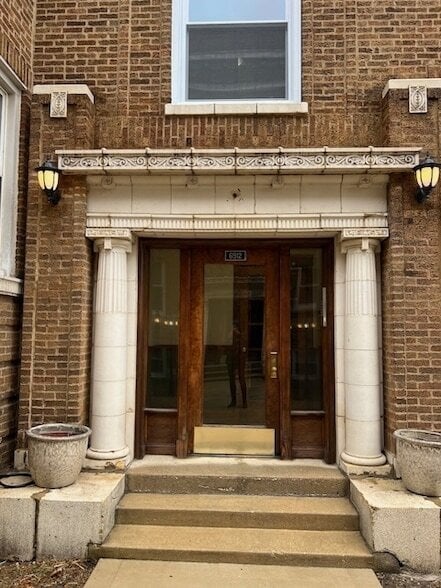 6912 N Lakewood Ave in Chicago, IL - Foto de edificio - Building Photo