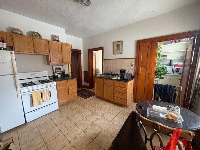 3355 N Bartlett Ave, Unit 2 in Milwaukee, WI - Building Photo - Building Photo