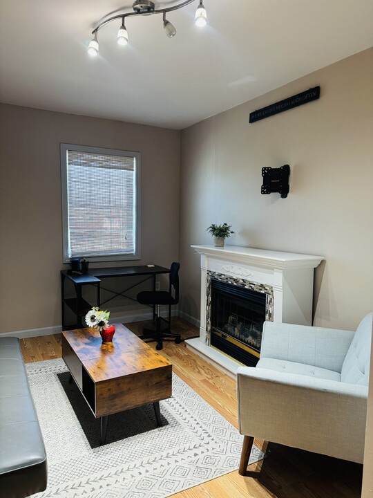 65 Asti Ave, Unit Asti Avenue in Revere, MA - Foto de edificio