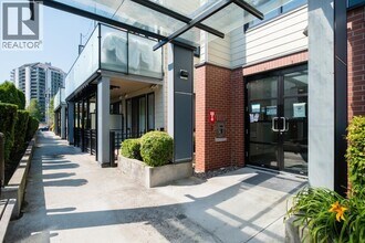 6533 McKay Ave in Burnaby, BC - Building Photo - Building Photo