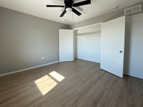 301 Tri City Beach Rd in Baytown, TX - Foto de edificio - Building Photo