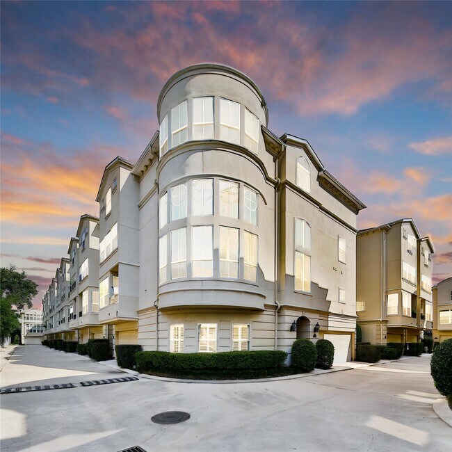 property at 1515 Hyde Park Blvd