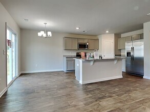 107 Boat Clb Ln in Lexington, SC - Building Photo - Building Photo