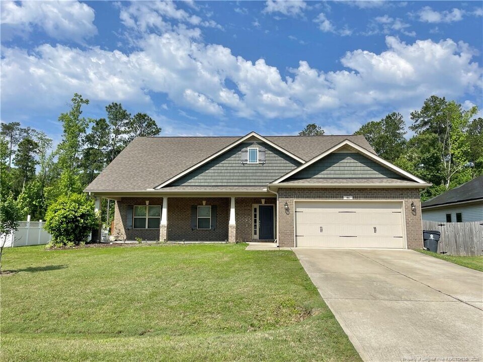 86 Parkside Dr in Lillington, NC - Building Photo