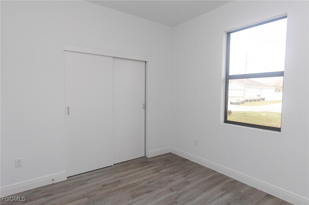 1123 Deauville St E in Lehigh Acres, FL - Building Photo