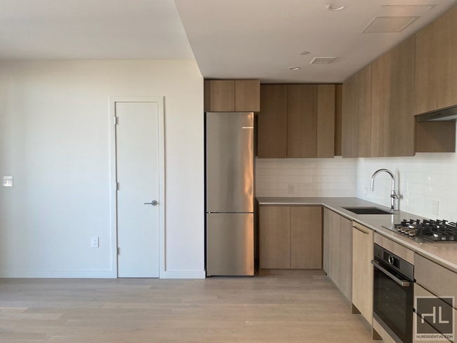 A 40 Road, Unit 8K in Queens, NY - Building Photo - Building Photo