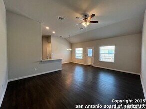 621 Heathers Wy in Seguin, TX - Building Photo - Building Photo