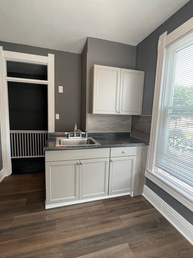 property at 923-925 N 9th St Rd