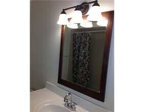 906 Green Hollow Dr, Unit 906 in Iselin, NJ - Building Photo - Building Photo