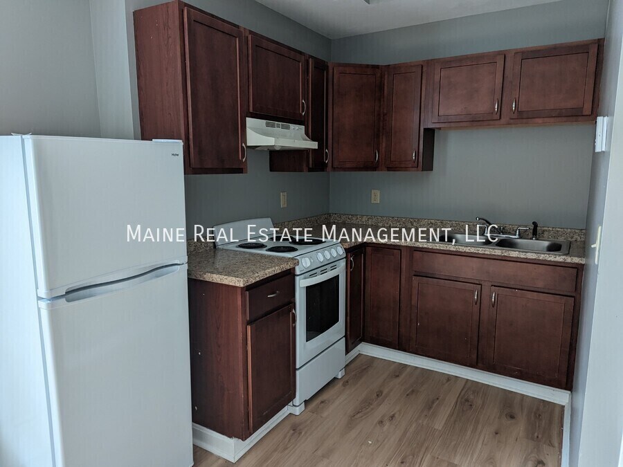 380 Hammond St in Bangor, ME - Building Photo