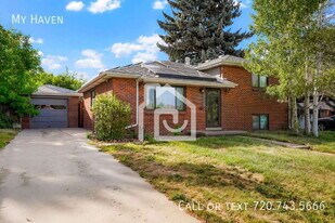 2061 S Wolff St in Denver, CO - Building Photo