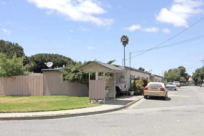 Bardin Apartments in Salinas, CA - Building Photo - Building Photo