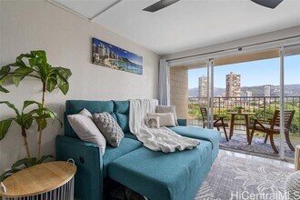 2211 Ala Wai Blvd in Honolulu, HI - Building Photo - Building Photo