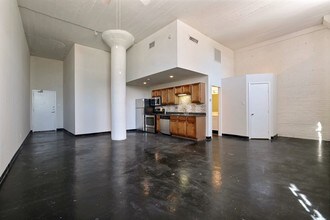 Farm & Ranch Lofts in Dallas, TX - Foto de edificio - Building Photo