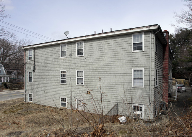 295 Woonasquatucket Ave in North Providence, RI - Foto de edificio - Building Photo