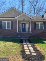 226 Lynn Rd in Bethlehem, GA - Building Photo