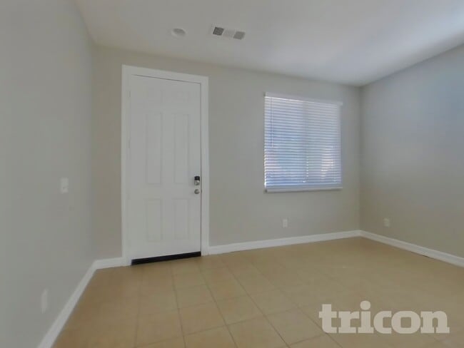 13741 Starshine Dr in Victorville, CA - Building Photo - Building Photo