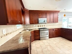 869 Gates Ave in Piscataway, NJ - Foto de edificio - Building Photo