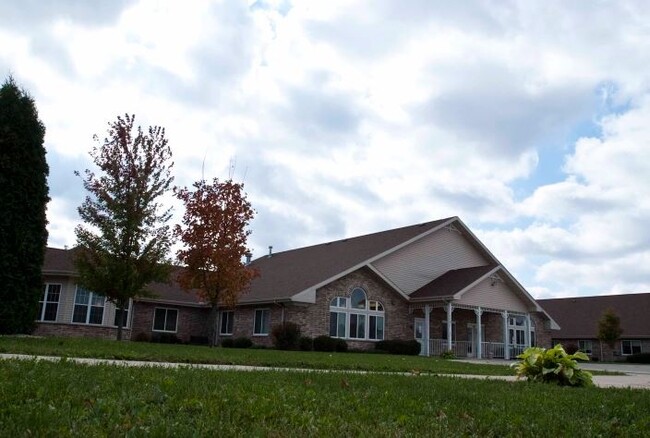 Crowne Hill Estates in Rock Falls, IL - Building Photo - Primary Photo