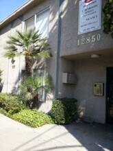 Branford-12850 in Pacoima, CA - Foto de edificio - Building Photo