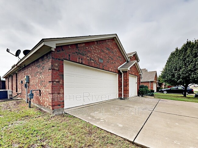 2024 El Camino Dr in Fort Worth, TX - Building Photo - Building Photo
