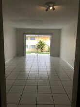 7350 SW 82nd St, Unit C224 in Miami, FL - Building Photo - Building Photo