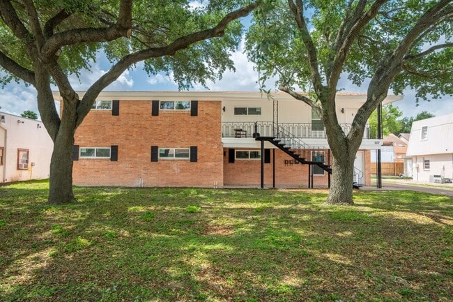 property at 1107 Shasta Ave W