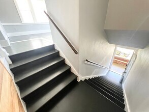 23 N Alboni Pl in Long Beach, CA - Building Photo - Building Photo