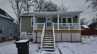 526 Gridley Ave in Akron, OH - Building Photo