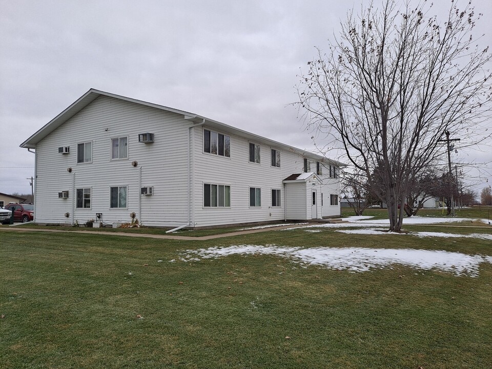 White House and Blair House in Grygla, MN - Foto de edificio